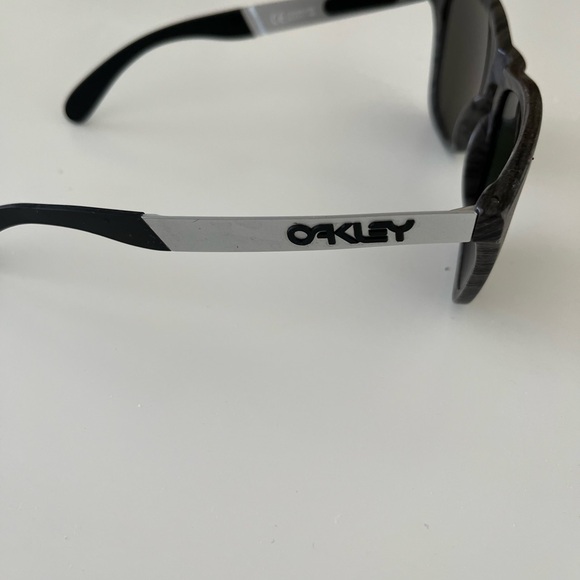 Oakley Men’s Frogskins Mix Sunglasses - Picture 3 of 5
